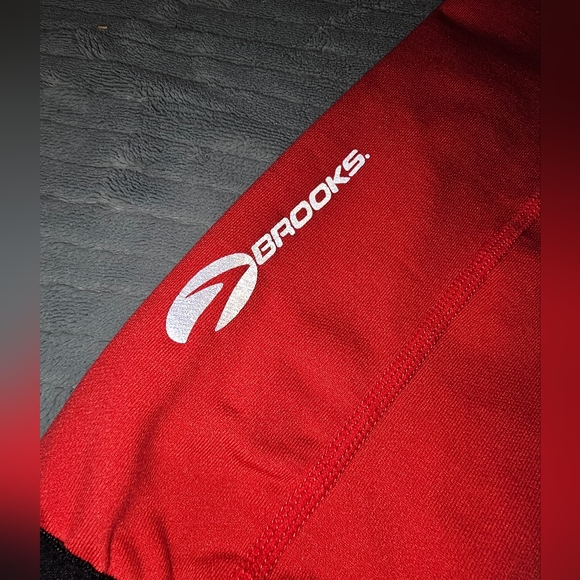 Brooks Women's Medium Athletic Vapor-Dry Red 1/4 Zip Pullover Long Sleeve Shirt - Picture 3 of 13